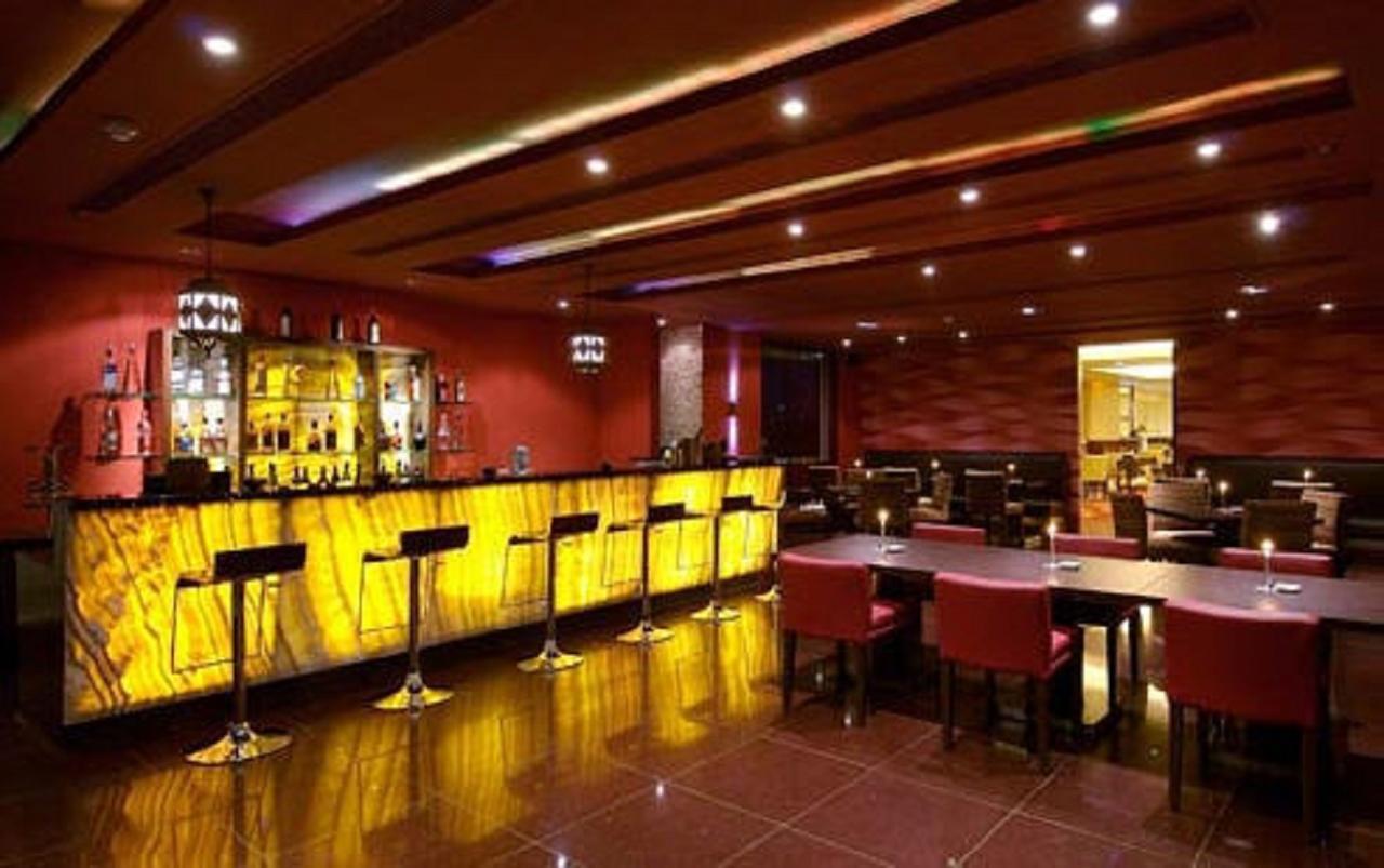Vivanta Vijayawada, MG Road Restaurante foto